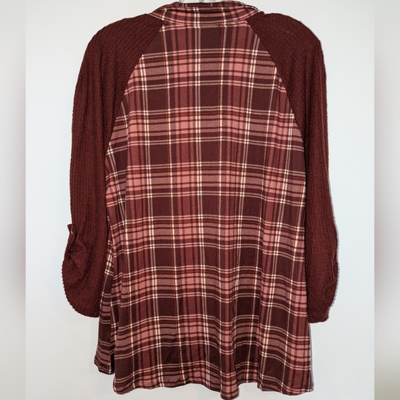 Above and beyond: soft women red / brown and pink plaid buttoned 1X - Picture 2 of 7